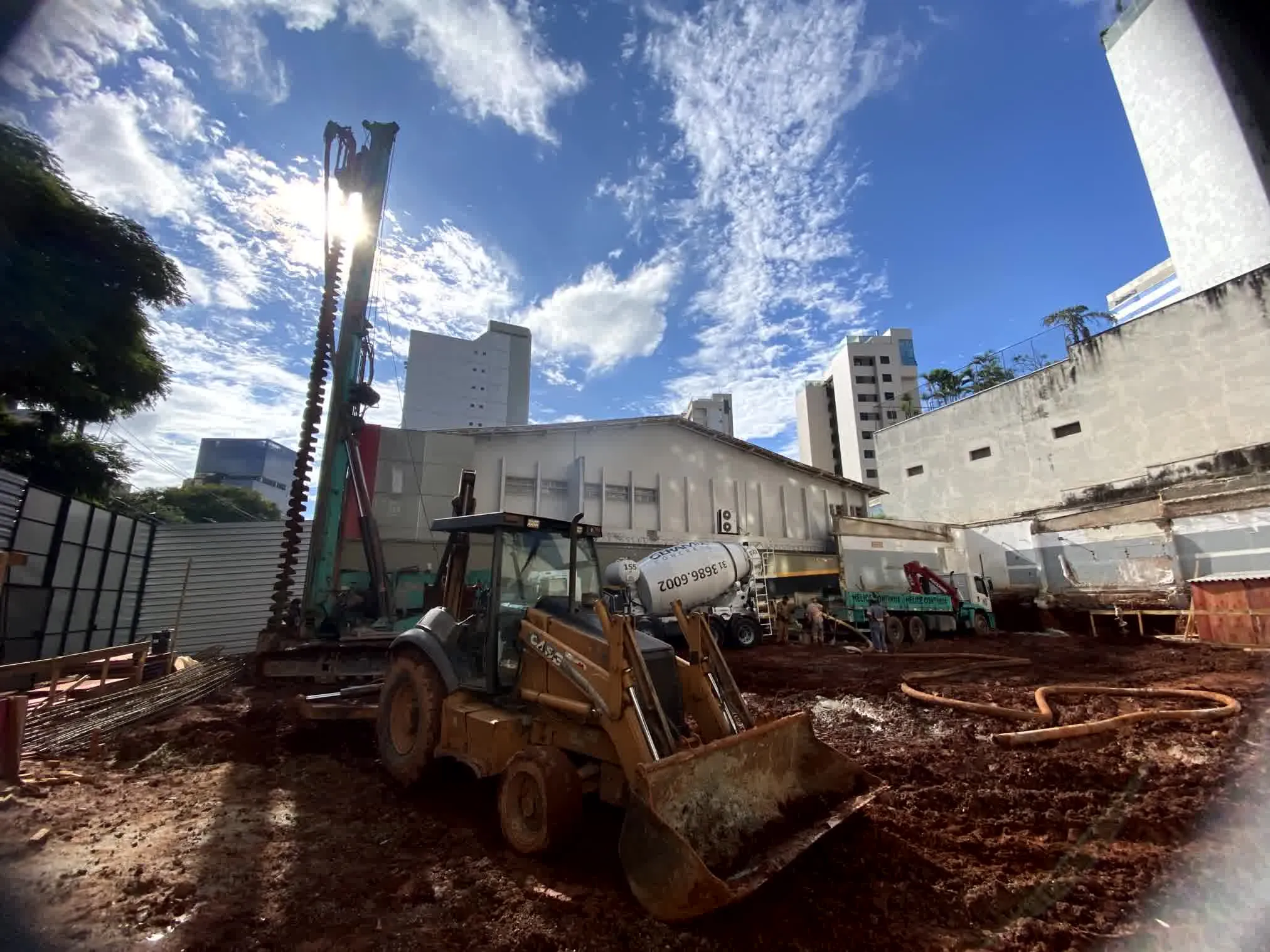 Embocamento mecanizado de estacas em Minas Gerais